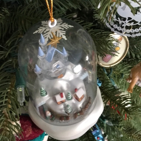 Rare Moving Santa and Reindeer Christmas Ornament - Picture 10 of 10